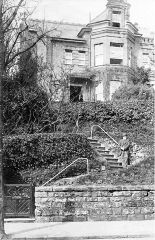 A-fine-old-house-on-London-Road.-1905.